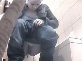 Chunky Girl In Toilet