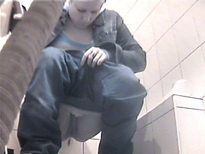 Voyeur photos of chunky girl in the toilet